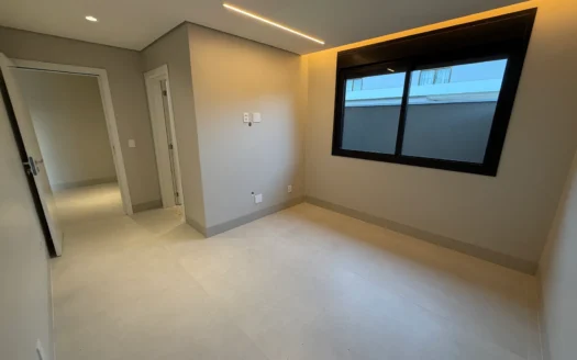 Casa Alto Padrão de 4 Suítes