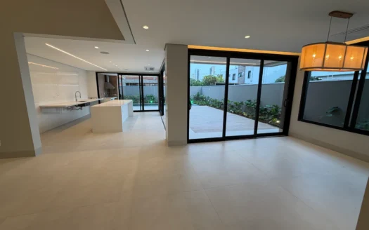 Casa Alto Padrão de 4 Suítes