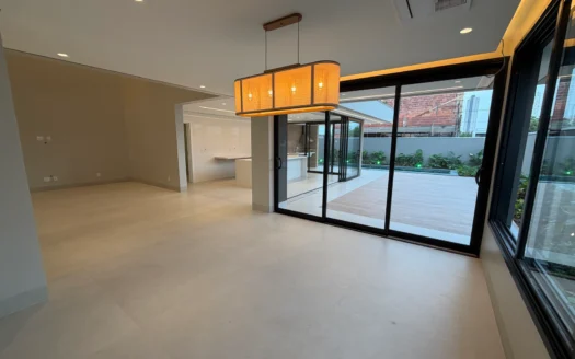 Casa Alto Padrão de 4 Suítes