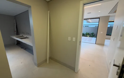 Casa Alto Padrão de 4 Suítes