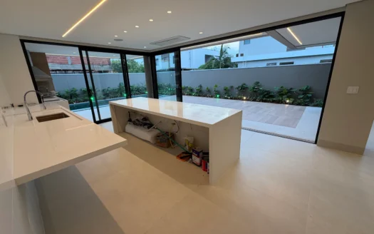 Casa Alto Padrão de 4 Suítes