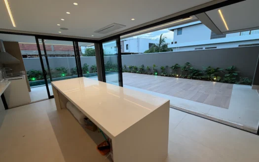 Casa Alto Padrão de 4 Suítes