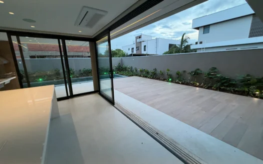 Casa Alto Padrão de 4 Suítes