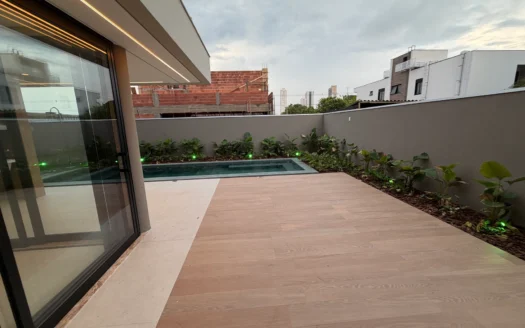 Casa Alto Padrão de 4 Suítes