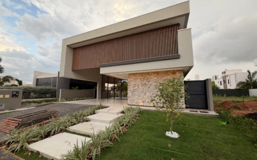 Casa Alto Padrão de 4 Suítes