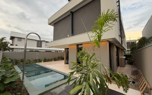 Casa Alto Padrão de 4 Suítes