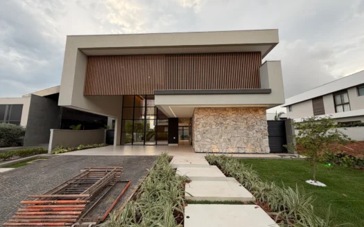 Casa Alto Padrão de 4 Suítes