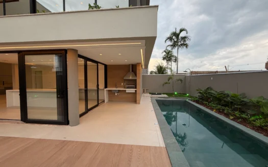 Casa Alto Padrão de 4 Suítes