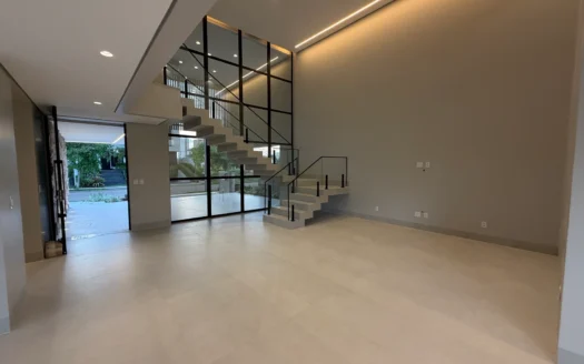 Casa Alto Padrão de 4 Suítes