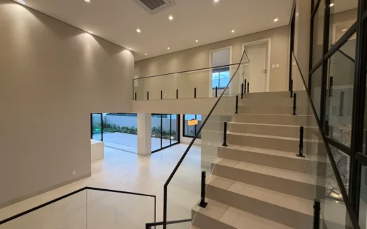 Casa Alto Padrão de 4 Suítes