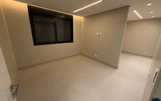 Casa Alto Padrão de 4 Suítes