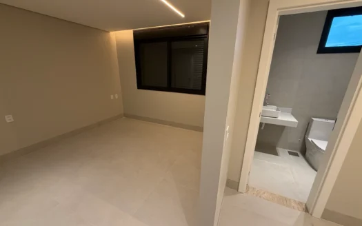 Casa Alto Padrão de 4 Suítes