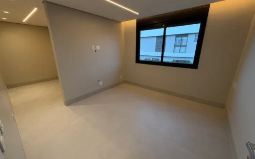 Casa Alto Padrão de 4 Suítes