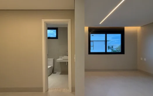 Casa Alto Padrão de 4 Suítes