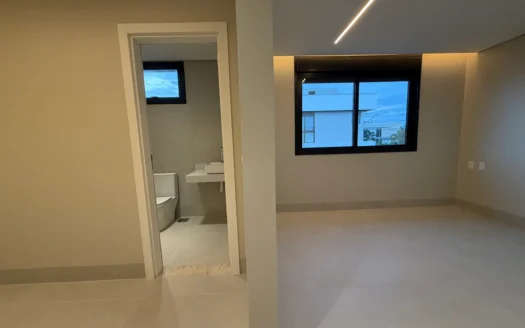 Casa Alto Padrão de 4 Suítes