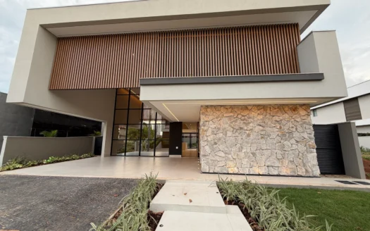 Casa Alto Padrão de 4 Suítes