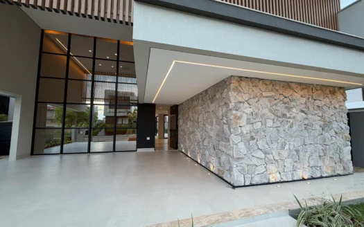 Casa Alto Padrão de 4 Suítes