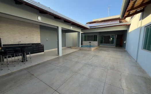 Casa de 3 Quartos  (1 suíte)