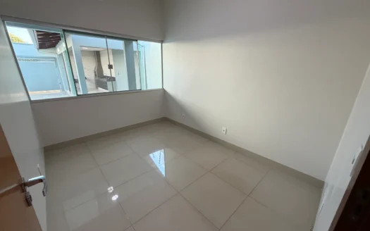 Casa de 3 Quartos  (1 suíte)