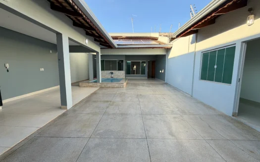 Casa de 3 Quartos  (1 suíte)