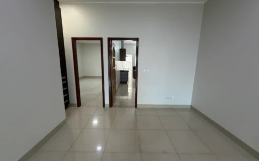 Casa de 3 Quartos  (1 suíte)