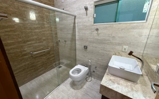 Casa de 3 Quartos  (1 suíte)