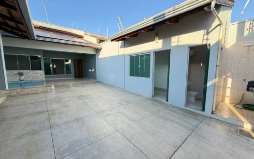 Casa de 3 Quartos  (1 suíte)