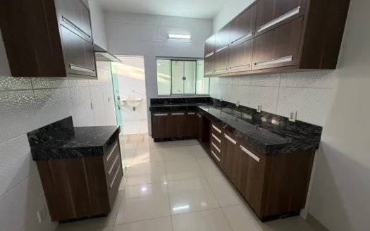 Casa de 3 Quartos  (1 suíte)