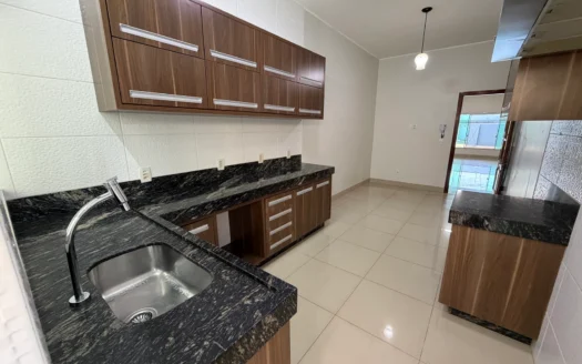 Casa de 3 Quartos  (1 suíte)