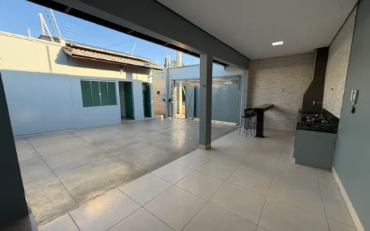 Casa de 3 Quartos  (1 suíte)