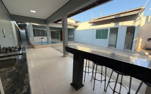 Casa de 3 Quartos  (1 suíte)