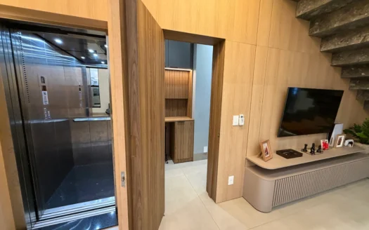 Sobrado com 5 Suítes