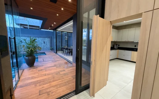 Sobrado com 5 Suítes