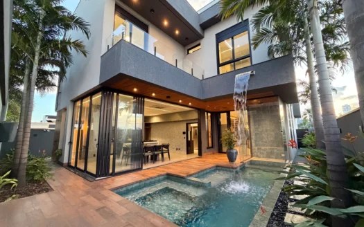 Sobrado com 5 Suítes