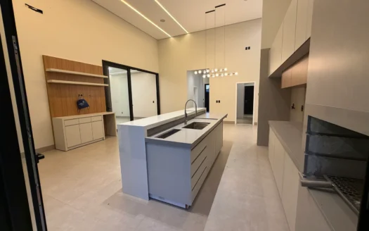 Casa Alto Padrão de 3 Suítes