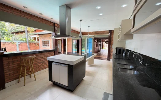 Sobrado com 4 Suítes