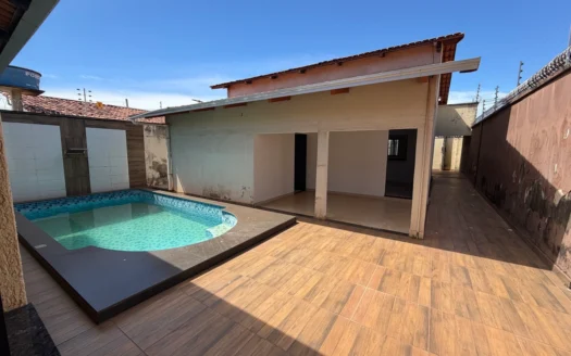 Casa com 3 Quartos e Piscina