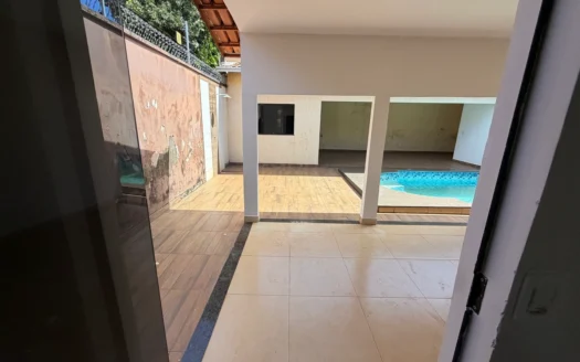 Casa com 3 Quartos e Piscina