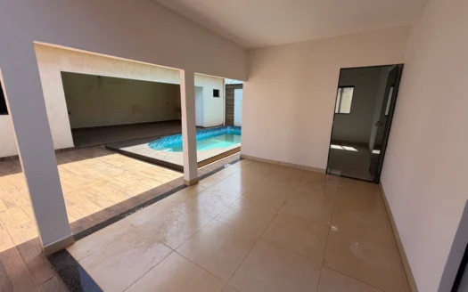 Casa com 3 Quartos e Piscina