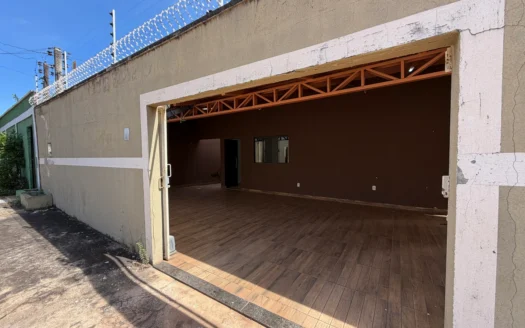 Casa com 3 Quartos e Piscina