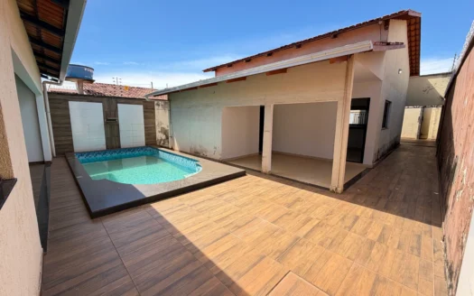 Casa com 3 Quartos e Piscina