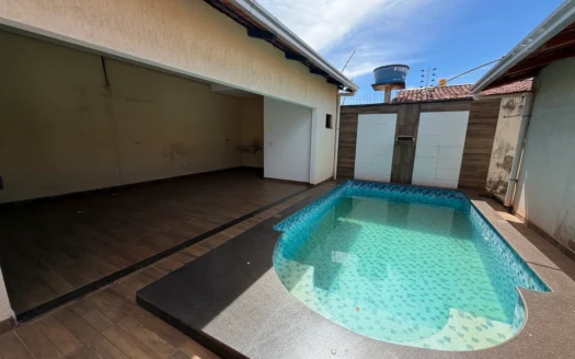Casa com 3 Quartos e Piscina