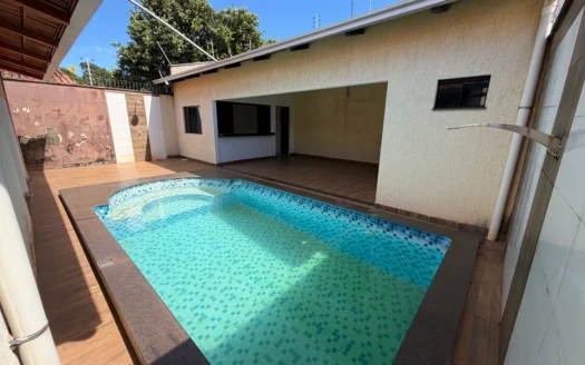Casa com 3 Quartos e Piscina
