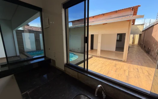 Casa com 3 Quartos e Piscina