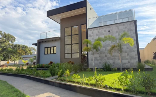 Casa com 4 Suítes