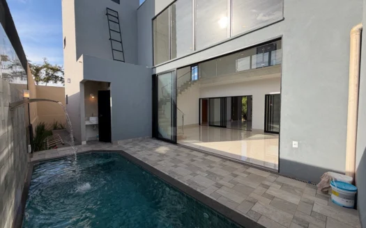 Casa com 4 Suítes