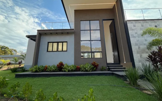 Casa com 4 Suítes