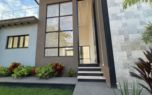Casa com 4 Suítes