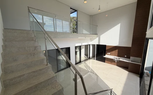 Casa com 4 Suítes