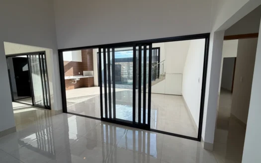 Casa com 4 Suítes